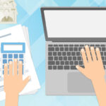 パソコンや電卓を使いながら計算する手元・紙幣・書類のイラスト