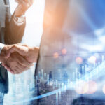 握手するサラリーマン